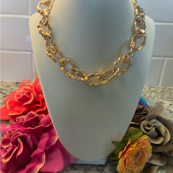 FABULOUS NWOT BRAND NEW 18k gold plated. hammered link necklace. Neiman Marcus - Picture 2 of 5